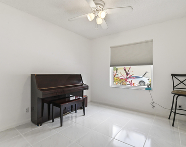 5690 Green Island Drive - Photo Thumbnail 11