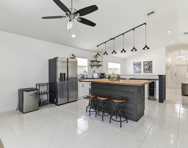 5690 Green Island Drive - Photo Thumbnail 6