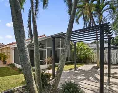 5690 Green Island Drive - Photo Thumbnail 19