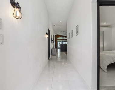 5690 Green Island Drive - Photo Thumbnail 4