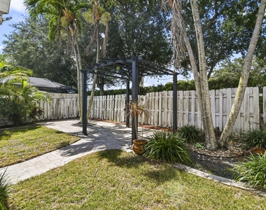 5690 Green Island Drive - Photo Thumbnail 21