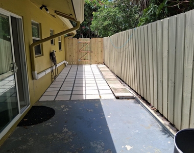 212 Palmetto Drive - Photo Thumbnail 8