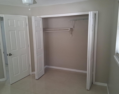 212 Palmetto Drive - Photo Thumbnail 6