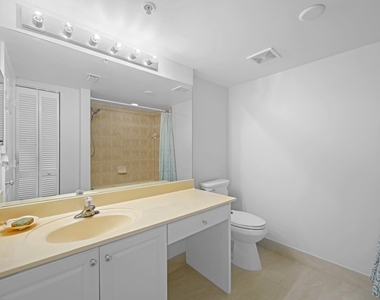 619 E Sheridan Street - Photo Thumbnail 16