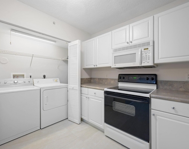 619 E Sheridan Street - Photo Thumbnail 6