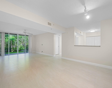 619 E Sheridan Street - Photo Thumbnail 7