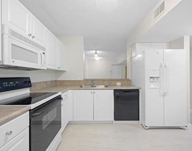 619 E Sheridan Street - Photo Thumbnail 9