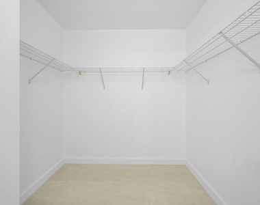 619 E Sheridan Street - Photo Thumbnail 15