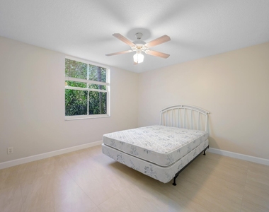 619 E Sheridan Street - Photo Thumbnail 10