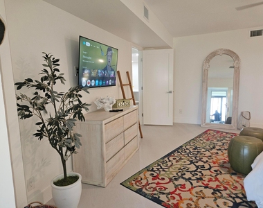 1357 Ne Ocean - Photo Thumbnail 15