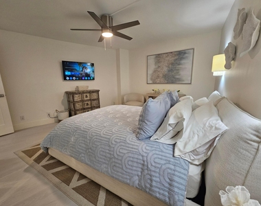 1357 Ne Ocean - Photo Thumbnail 20