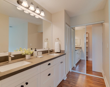 13547 Fountain View Boulevard - Photo Thumbnail 15