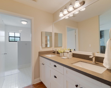 13547 Fountain View Boulevard - Photo Thumbnail 14