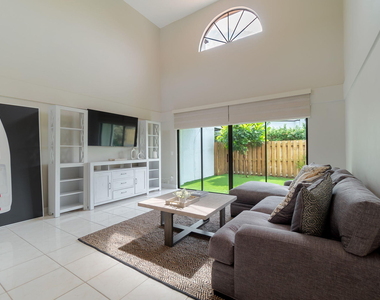 13547 Fountain View Boulevard - Photo Thumbnail 4