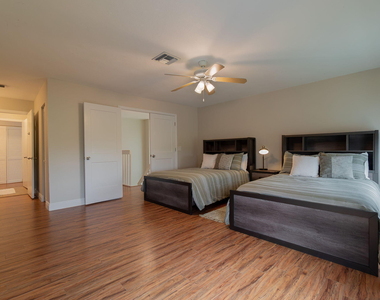 13547 Fountain View Boulevard - Photo Thumbnail 18