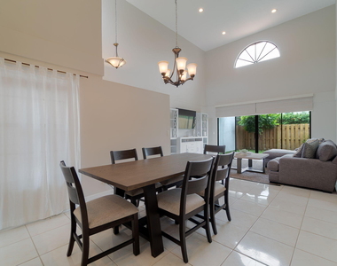 13547 Fountain View Boulevard - Photo Thumbnail 6