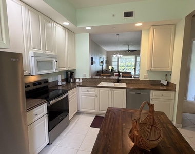 38 E Harbour Isle Dr Drive E - Photo Thumbnail 3