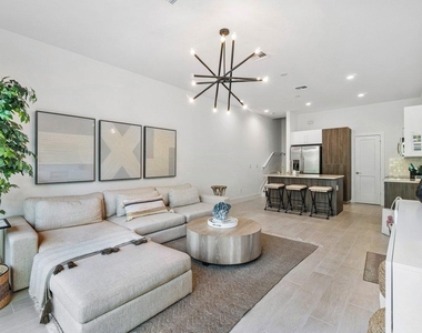 2211 Florida Boulevard - Photo Thumbnail 4
