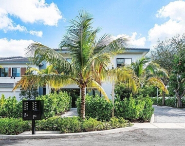 2211 Florida Boulevard - Photo Thumbnail 1