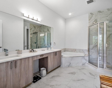 2211 Florida Boulevard - Photo Thumbnail 13