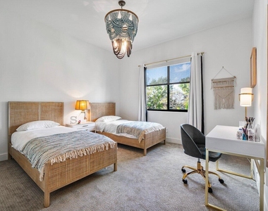2211 Florida Boulevard - Photo Thumbnail 15