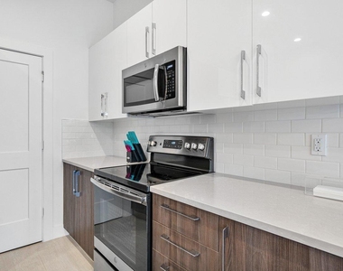 2211 Florida Boulevard - Photo Thumbnail 7