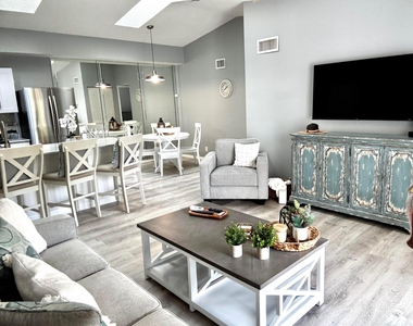 2502 Se Anchorage Cove - Photo Thumbnail 4