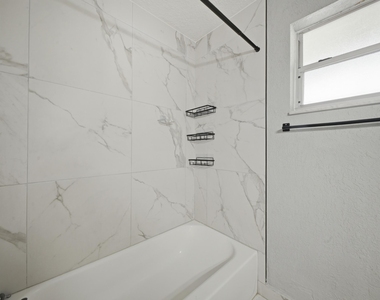 4681 Sw 43rd Terrace - Photo Thumbnail 10