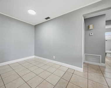 4681 Sw 43rd Terrace - Photo Thumbnail 16