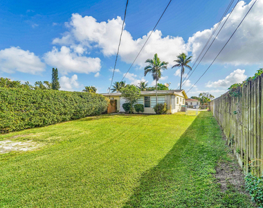 4681 Sw 43rd Terrace - Photo Thumbnail 2