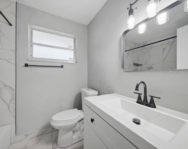 4681 Sw 43rd Terrace - Photo Thumbnail 9