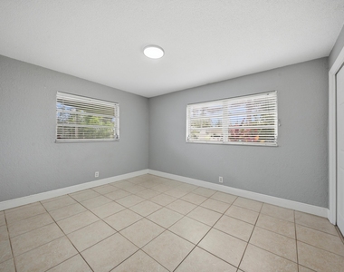 4681 Sw 43rd Terrace - Photo Thumbnail 12