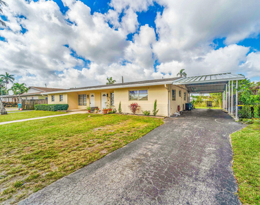4681 Sw 43rd Terrace - Photo Thumbnail 1
