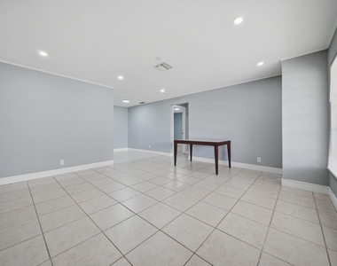 4681 Sw 43rd Terrace - Photo Thumbnail 17