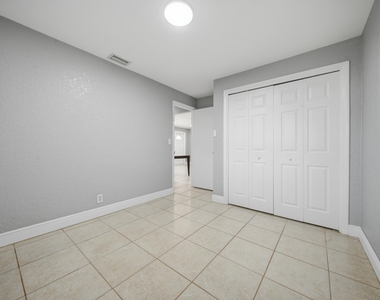 4681 Sw 43rd Terrace - Photo Thumbnail 8