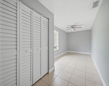 4681 Sw 43rd Terrace - Photo Thumbnail 14