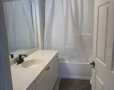 2804 Sarento Place - Photo Thumbnail 9