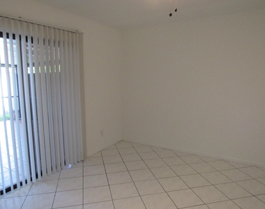 1065 Manor Drive - Photo Thumbnail 6
