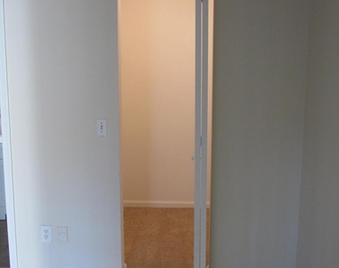 1065 Manor Drive - Photo Thumbnail 7