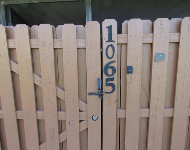 1065 Manor Drive - Photo Thumbnail 18
