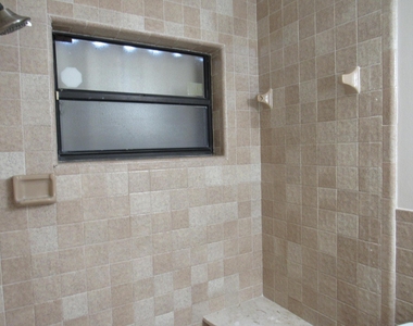 1065 Manor Drive - Photo Thumbnail 9