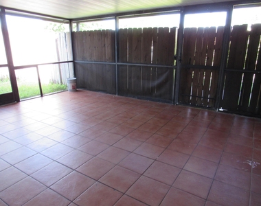1065 Manor Drive - Photo Thumbnail 17
