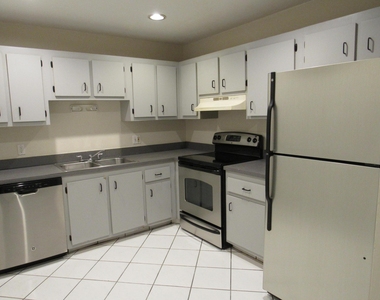 1065 Manor Drive - Photo Thumbnail 4