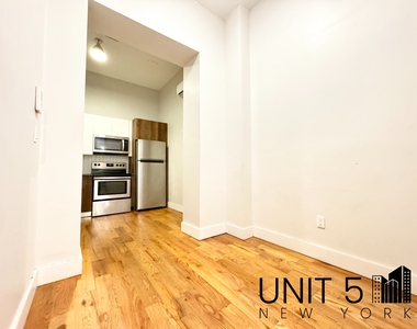 481 Evergreen Avenue - Photo Thumbnail 2