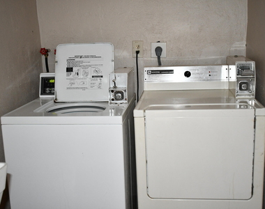 2721 N Garden Dr Drive N - Photo Thumbnail 16