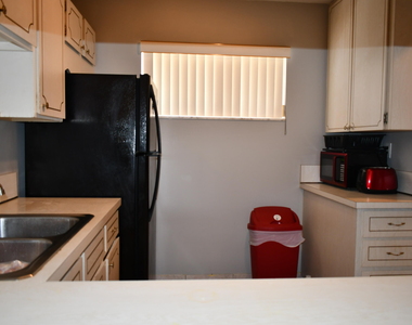 2721 N Garden Dr Drive N - Photo Thumbnail 10