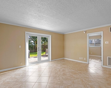 309 Ne 16th Street - Photo Thumbnail 2