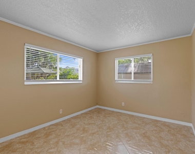 309 Ne 16th Street - Photo Thumbnail 8