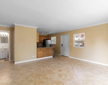 309 Ne 16th Street - Photo Thumbnail 4