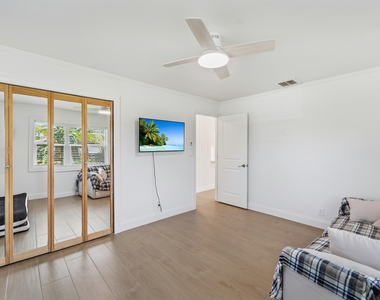 802 Lytle Street - Photo Thumbnail 9